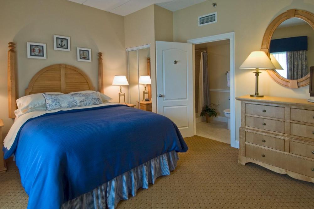 One-Bedroom Suite (F) interior